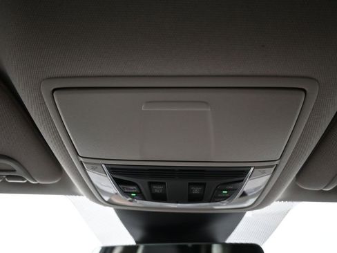 Used 2022 Acura MDX SH-AWD image 17