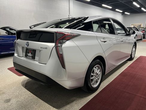 Used 2017 Toyota Prius Four image 12