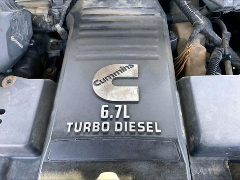 Used 2017 RAM 2500 Tradesman w/ Chrome Appearance Group image 33