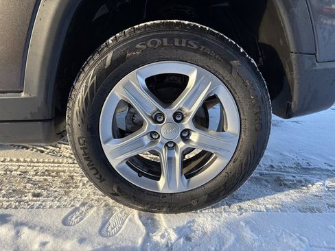 Certified 2023 Jeep Compass Latitude image 11