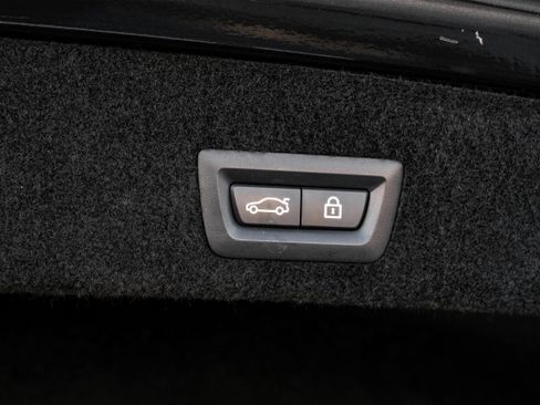 Used 2021 BMW 750i xDrive image 68