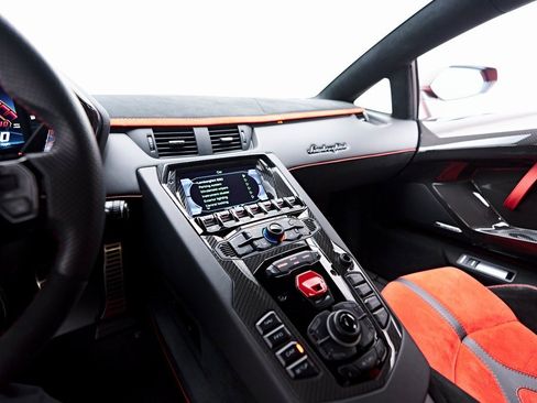 Used 2019 Lamborghini Aventador SVJ image 90