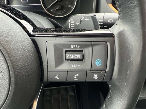 Used 2021 Nissan Rogue SL w/ Premium Package image 16