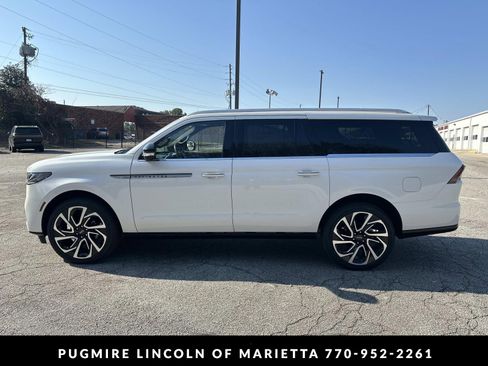 New 2026 Lincoln Navigator L Reserve AWD/4WD image 4