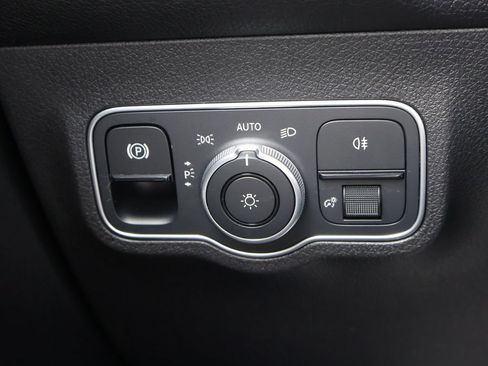 Used 2023 Mercedes-Benz GLB 250 4MATIC image 33