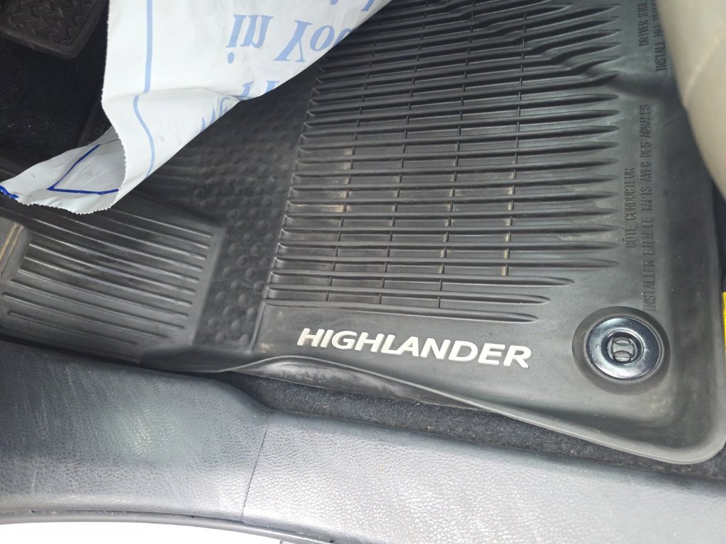 Used 2017 Toyota Highlander XLE AWD/4WD image 19