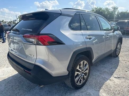 Used 2019 Toyota RAV4 XLE Premium w/ Cold Weather Package FWD image 5