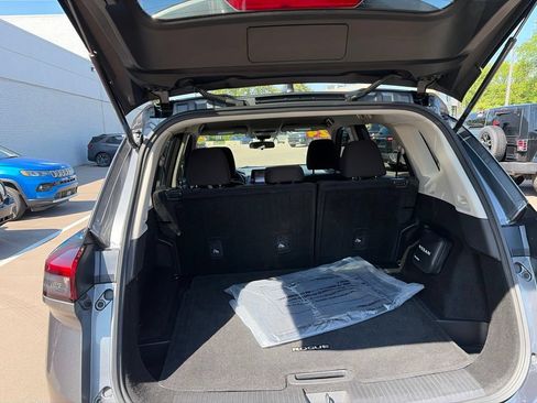 Used 2024 Nissan Rogue S AWD/4WD image 14