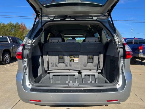 Used 2020 Toyota Sienna XLE image 14