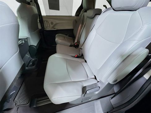 Certified 2024 Toyota Sienna XLE image 22