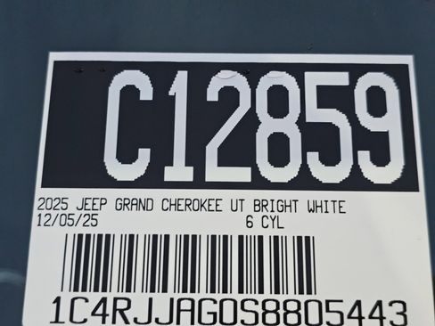 New 2025 Jeep Grand Cherokee L Laredo image 10