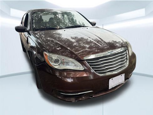 Used 2013 Chrysler 200 Touring FWD image 10