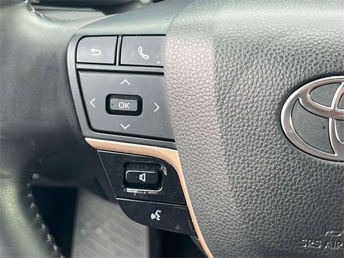 Used 2023 Toyota Crown Limited image 24