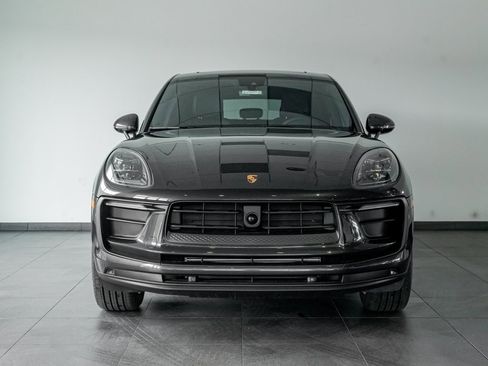 Certified 2025 Porsche Macan image 8