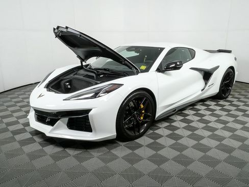 Used 2025 Chevrolet Corvette Z06 image 30