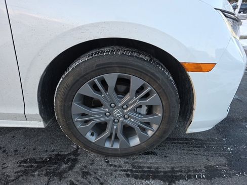 Certified 2025 Honda Odyssey Touring image 9