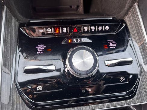 Used 2022 Jeep Wagoneer Series III w/ Convenience Group I image 16