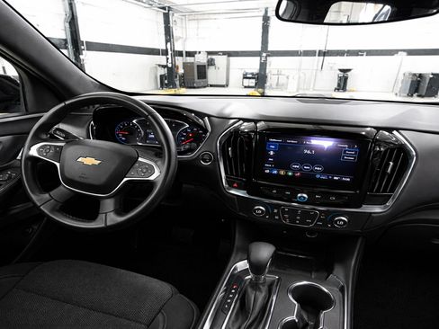 Used 2023 Chevrolet Traverse LT FWD image 11