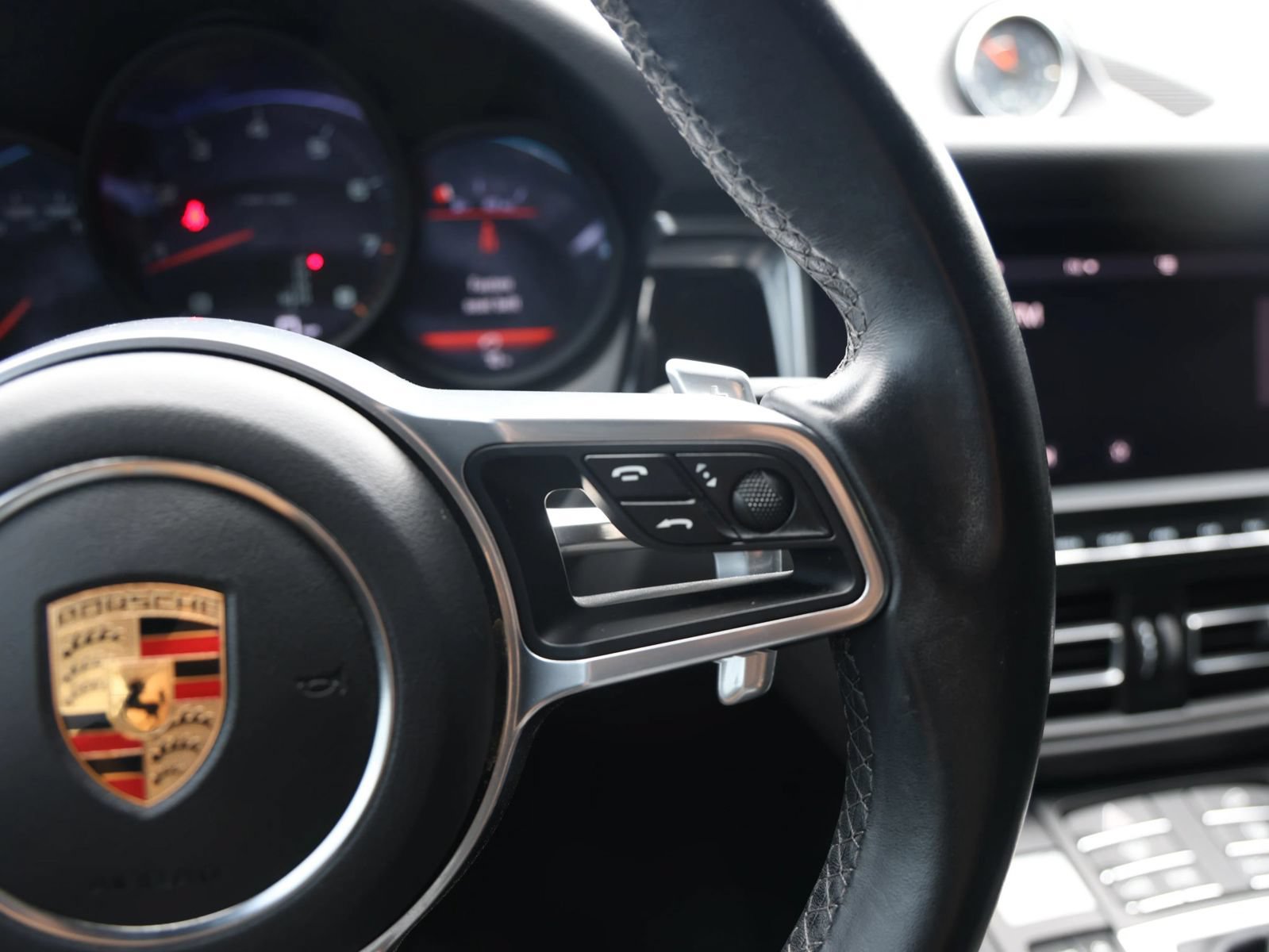 Used 2019 Porsche Macan AWD/4WD image 18