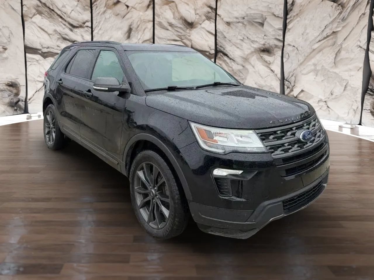 Used 2018 Ford Explorer XLT w/ Equipment Group 202A AWD/4WD image 1