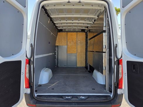 Used 2024 Mercedes-Benz Sprinter 2500 image 13
