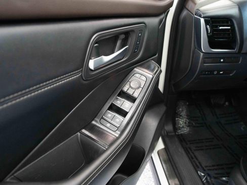 Used 2023 Nissan Rogue SL w/ SL Premium Package image 7