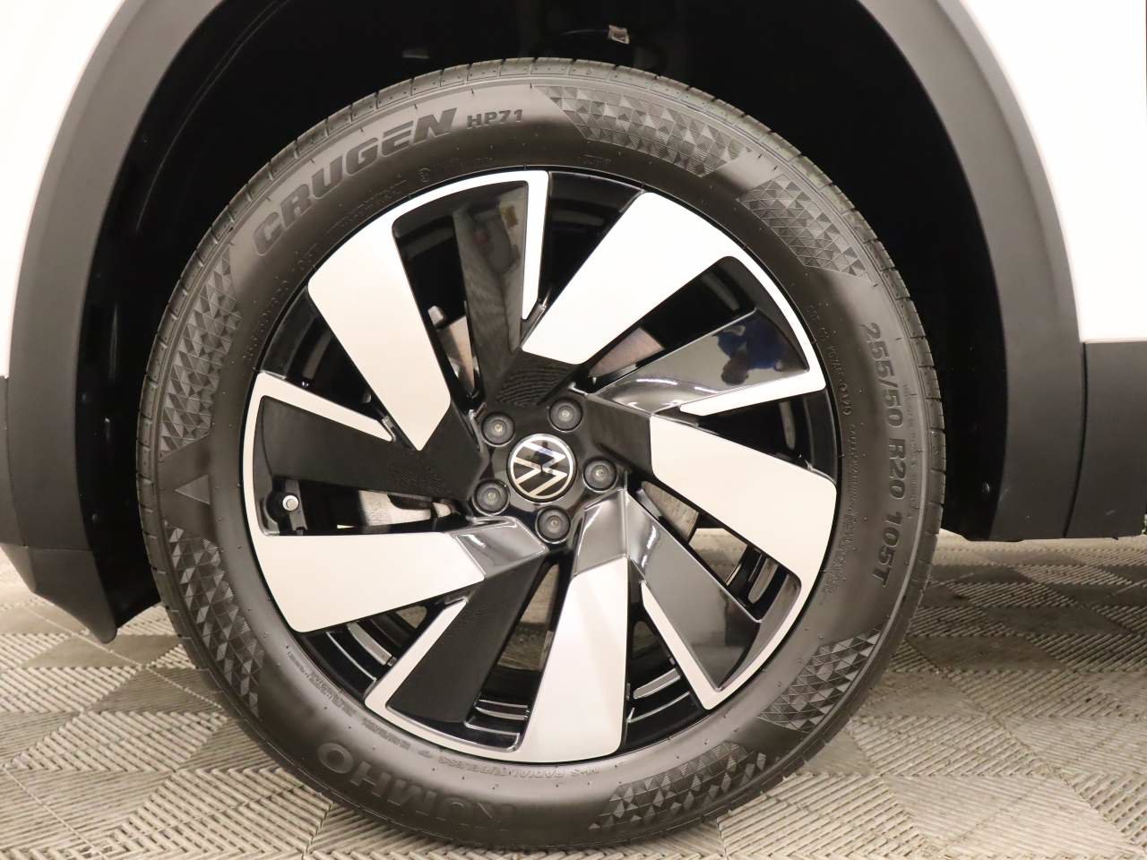 Certified 2026 Volkswagen Atlas Cross Sport SE FWD image 7