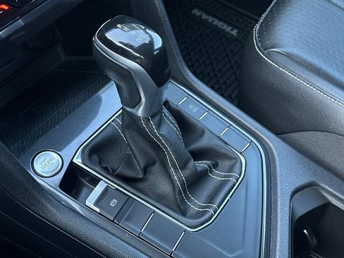 Used 2022 Volkswagen Tiguan SE image 29