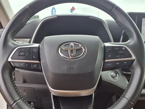 Used 2023 Toyota Highlander XLE image 29