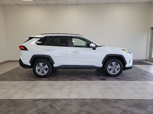 Used 2024 Toyota RAV4 LE AWD/4WD image 4