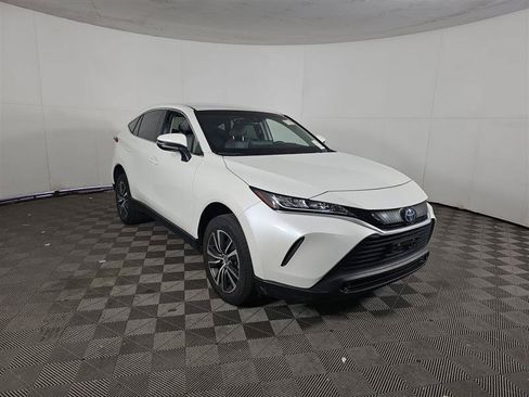 Used 2022 Toyota Venza LE AWD/4WD image 3