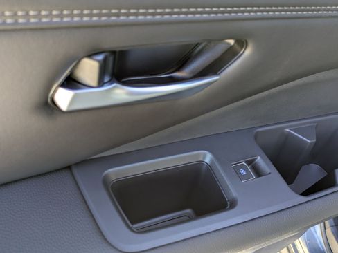 Certified 2025 Nissan Pathfinder Platinum image 26