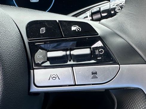 Used 2025 Hyundai Elantra Limited image 31