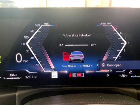 Used 2025 BMW 330i Sedan w/ M Sport Package image 9