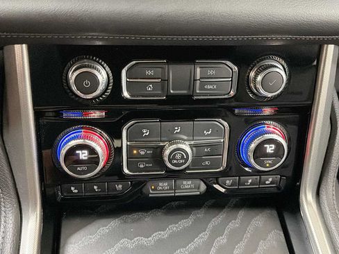 Used 2022 GMC Yukon XL Denali AWD/4WD image 21