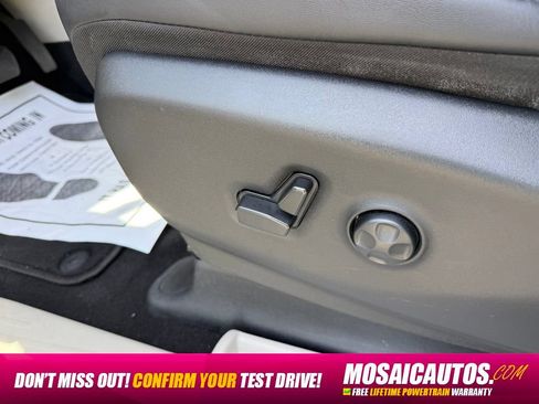Used 2024 Chrysler Pacifica Touring-L FWD image 27