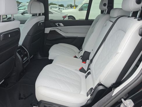 Used 2024 BMW X7 xDrive40i w/ M Sport Package AWD/4WD image 9
