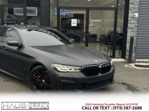 Used 2022 BMW 530i xDrive 530i xDrive Sedan w/ M Sport Package image 3