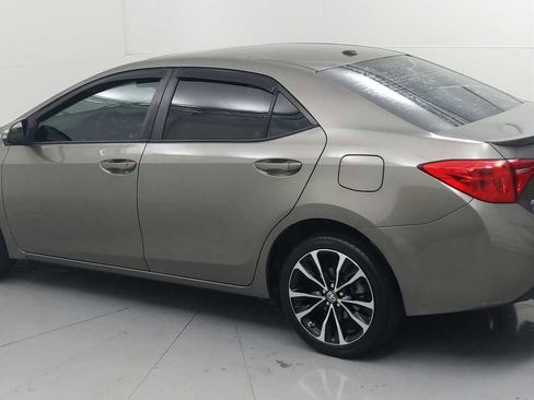 Used 2018 Toyota Corolla XSE image 7