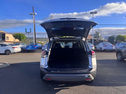 Used 2021 Nissan Rogue SV w/ Premium Package image 11