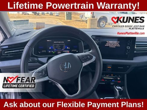 Used 2025 Volkswagen Jetta SE w/ Sunroof Package image 17