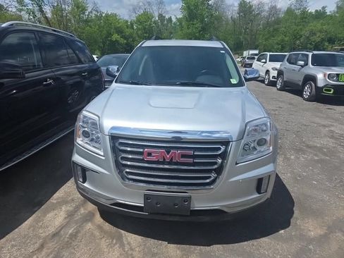 Used 2017 GMC Terrain SLE w/ Chrome Package FWD image 2