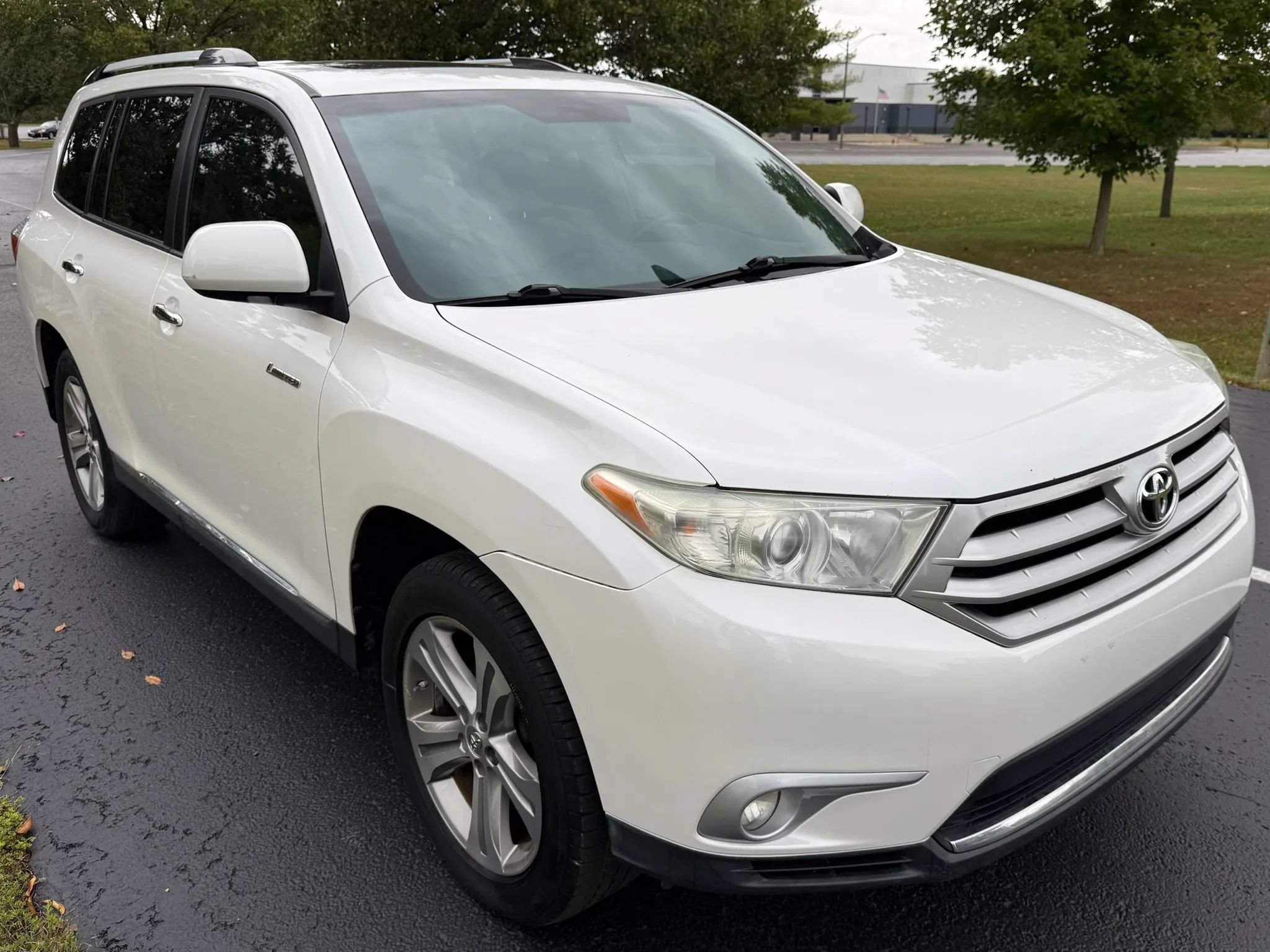 Used 2011 Toyota Highlander Limited w/ Tow Pkg FWD image 6