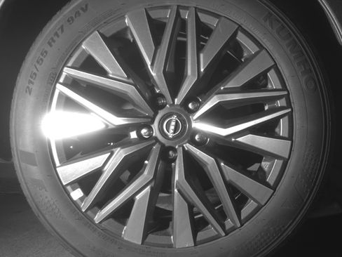 Used 2025 Nissan Altima 2.5 SV FWD image 15