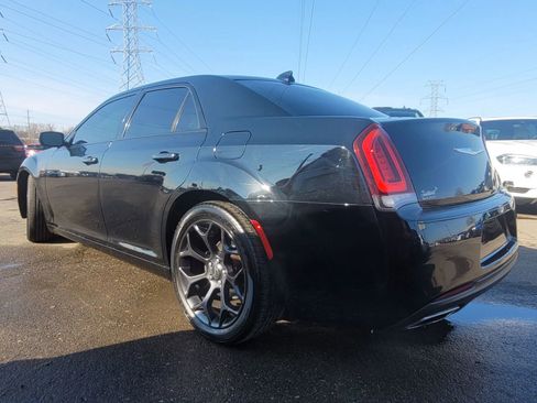 Used 2019 Chrysler 300 Touring w/ Sport Appearance Package RWD image 9