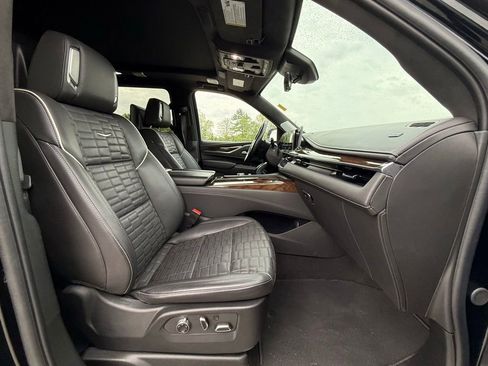 Certified 2024 Cadillac Escalade ESV Premium Luxury Platinum AWD/4WD image 33