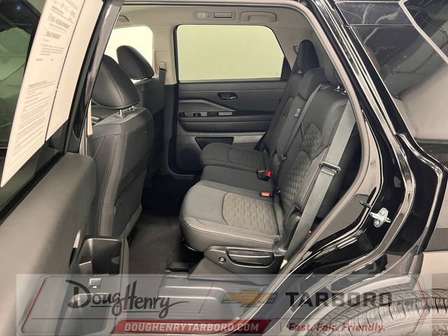 Used 2025 Nissan Pathfinder SV FWD image 33
