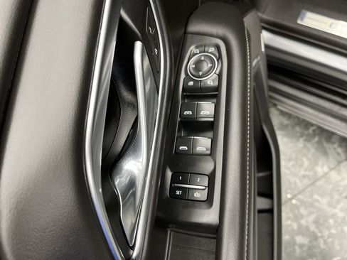 Used 2021 Chevrolet Suburban Premier w/ Premium Package AWD/4WD image 9