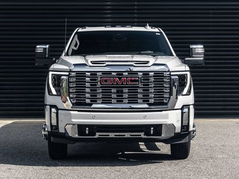 Used 2025 GMC Sierra 3500 Denali w/ Technology Package AWD/4WD image 6