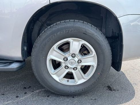 Used 2019 Toyota Sequoia SR5 AWD/4WD image 11
